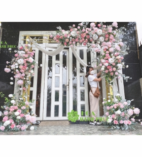 cổng hoa lụa tong hồng phấn 